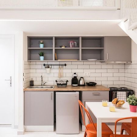 Relax In This Funky Loft Next To Metro! Афины Экстерьер фото