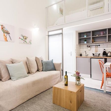 Relax In This Funky Loft Next To Metro! Афины Экстерьер фото
